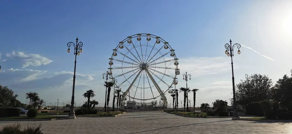 Piazza Cesenatico Con Ruota Panoramica Sulla Riviera Romagnola Foto Alta — Foto Stock