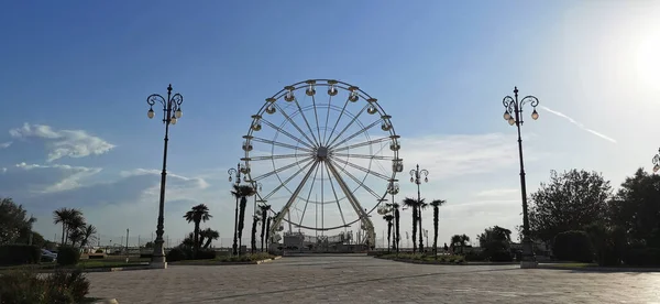 Piazza Cesenatico Con Ruota Panoramica Sulla Riviera Romagnola Foto Alta — Foto Stock