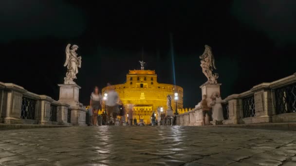 Castel Sant Angelo Rómában Éjszaka Elévül Emberekkel Kiváló Minőségű Felvételek — Stock videók