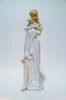 Noel Baba 'nın Noel Heykeli beyaz arka planda, elinde fenerle izole edilmiş. Yüksek kalite fotoğraf