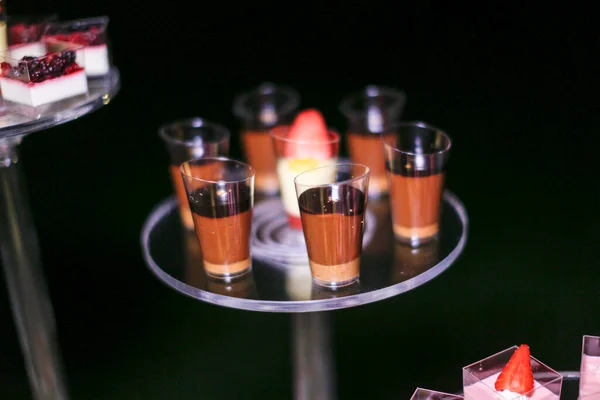 결혼식 피로연에는 초콜릿과 식탁이 차려져 고품질 — 스톡 사진