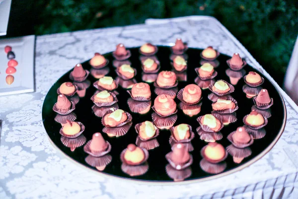 Sortiment Pralinen Und Süßigkeiten Buffet Tisch Hochzeitsempfang Gedeckt Hochwertiges Foto — Stockfoto