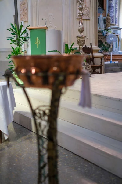 Dopfunt Katolsk Kyrka Italien För Dop Koppar Piedestal Högkvalitativt Foto — Stockfoto