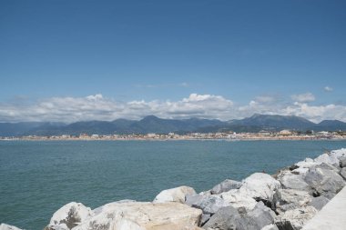 Viareggio 'nun kayalardan deniz manzarası. Yüksek kalite fotoğraf