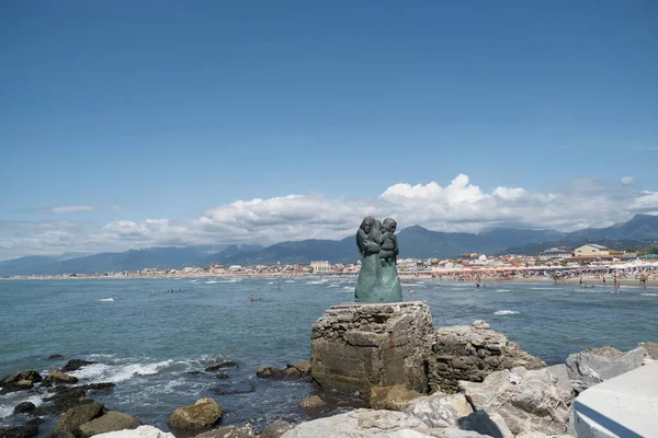 Viareggio 'nun rıhtımdaki heykel manzarası. Yüksek kalite fotoğraf