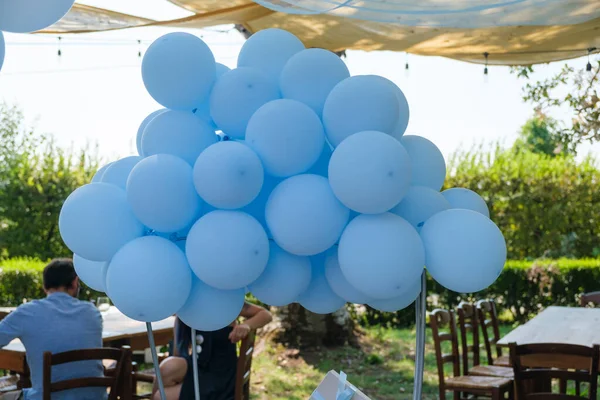 Mit Puppen Und Blauen Luftballons Zur Taufe Aufgestellt Hochwertiges Foto — Stockfoto