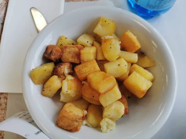 Prato Batatas Assadas Cortadas Cubos Foto Alta Qualidade — Fotografia de Stock