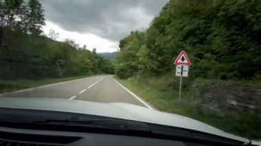 Güneşin doğuşu, Cesenatio Riccione Rimini plajını yansıtıyor. Yüksek kalite