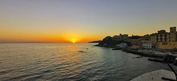 Piombino Livorno Puesta Del Sol Desde Muelle Del Puerto Foto — Foto de Stock