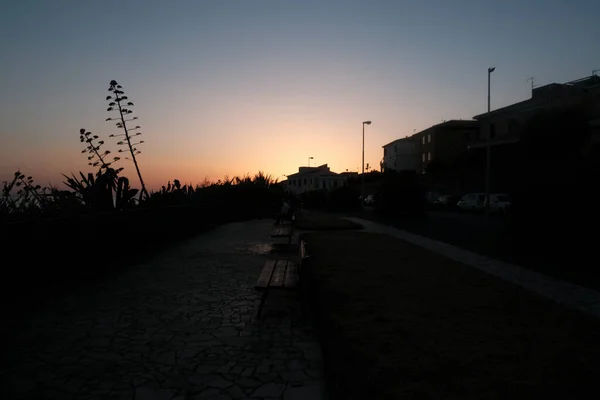 Piombino Livorno Sonnenuntergang Von Der Straße Mit Kurve Und Stadtmauern — Stockfoto