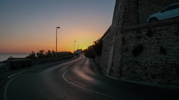 Piombino Livorno Sunset Road Curve City Walls Высокое Качество Фото — стоковое фото