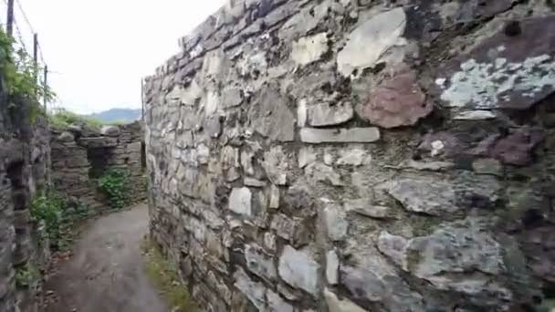 バルディ パルマ ウォークウェイと石の保護回廊の中世の城 高品質4K映像 — ストック動画