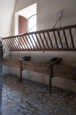Parma İtalya ahırlarındaki Torrechiara Kalesi 'nde at besleyicileri var. Yüksek kalite fotoğraf