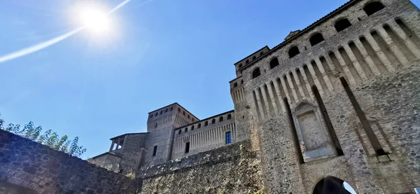 Torrechiara Castillo Parma Fachada Con Torre Foto Alta Calidad — Foto de Stock