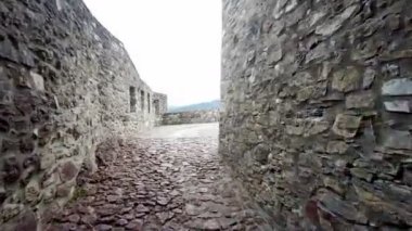 Parma Bardi ortaçağ kale koridoru kuleye çıkıyor. Yüksek kalite 4k görüntü