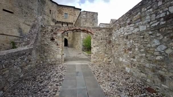 Parma Bardi Μεσαιωνικό Κάστρο Διάδρομο Που Οδηγεί Στον Πύργο Υψηλής — Αρχείο Βίντεο