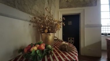 Parma Bardi Ortaçağ Şatosu İçişleri yemek odası. Yüksek kalite 4k görüntü