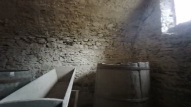 Parma Bardi ortaçağ şatosunun iç kısımlarında. Yüksek kalite 4k görüntü