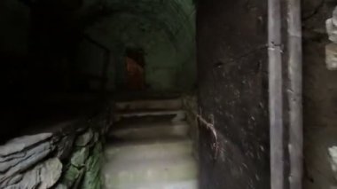 Parma Bardi ortaçağ şatosu mahzen ve su deposunun içi. Yüksek kalite 4k görüntü