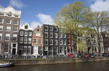 Amsterdam, Hollanda kanal üzerinde eski binalar