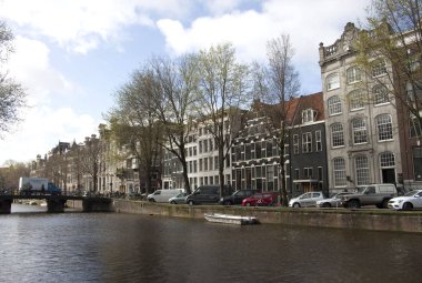 Amsterdam, Hollanda kanal üzerinde eski binalar
