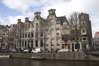 Amsterdam, Hollanda kanal üzerinde eski binalar