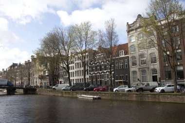 Amsterdam, Hollanda kanal üzerinde eski binalar