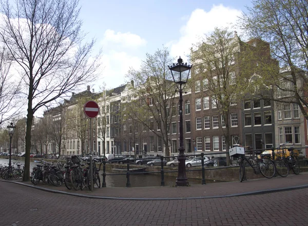 Régi Épületek Csatornában Amszterdamban Hollandiában — Stock Fotó