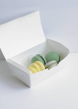 Fransız kurabiyeli tatlısına yakın çekim. Ticari yemek fotoğrafı kullanmaya hazır. Tatlı şekerleme yemek fotoğrafı.