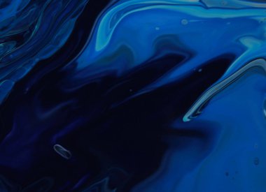 Arka plan için lekelenmiş mavi boyanın tam çerçeve görüntüsü