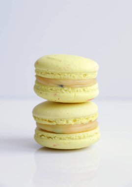 Fransız kurabiyeli tatlısına yakın çekim. Ticari yemek fotoğrafı kullanmaya hazır. Tatlı şekerleme yemek fotoğrafı.