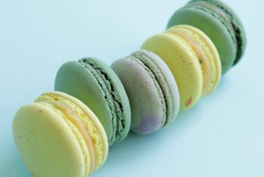 Fransız kurabiyeli tatlısına yakın çekim. Ticari yemek fotoğrafı kullanmaya hazır. Tatlı şekerleme yemek fotoğrafı.