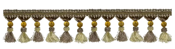 Saçak. Hafif kahverengi örgü püsküllü ve sarı boncuk ile. Beyaz arka plan üzerinde izole