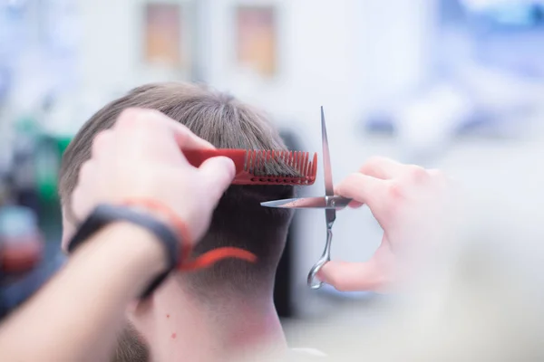 Professionelle Frisur Friseursalon Haarpflege Für Männer — Stockfoto