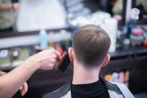 Acconciatura Professionale Barbiere Cura Dei Capelli Degli Uomini — Foto Stock