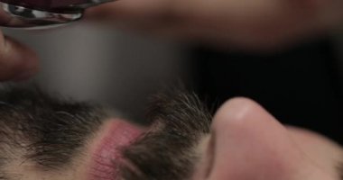 Sakal tıraşı yakın plan. Şık sakal..