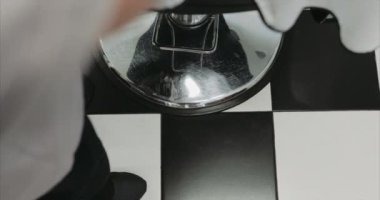 Berber işyeri. Kuaför güzellik salonunda çalışıyor..