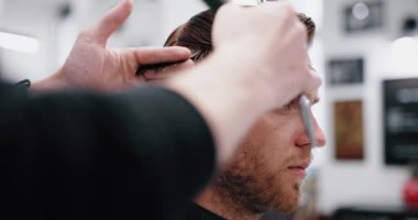 Adam saç kesiminin imajını değiştiriyor..