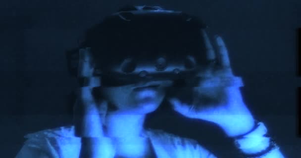 A glitch in virtual reality. Young woman in VR glasses. — Stock Video