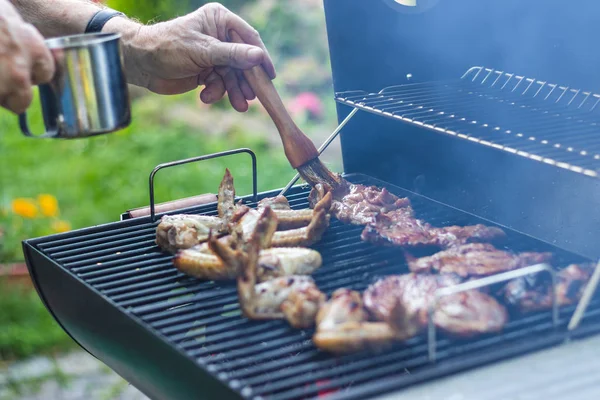 Carne Marinada Parrilla Durante Fiesta Jardín Barbacoa Verano Aire Libre — Foto de Stock