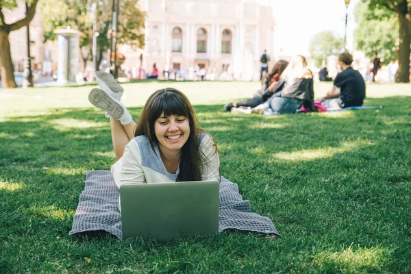 Young Adult Woman Laying Laptop City Park Green Grass — Stock Photo, Image