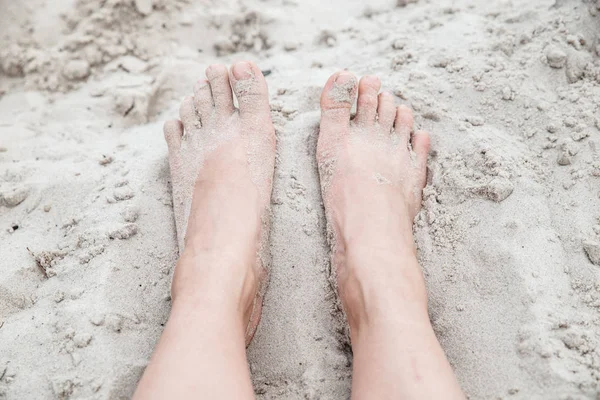 Mulher Descalça Areia Perto Conceito Horário Verão Descansando Praia — Fotografia de Stock