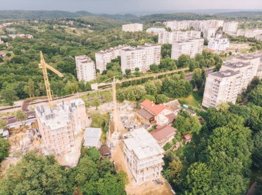 İnşaat alanında hava görünümünü. yüksek katlı bina kalkınma. Şehir Manzaralı