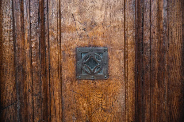 Staré Retro Dřevěné Dveře Zavřít Zámkem Konstrukce Zdroje — Stock fotografie