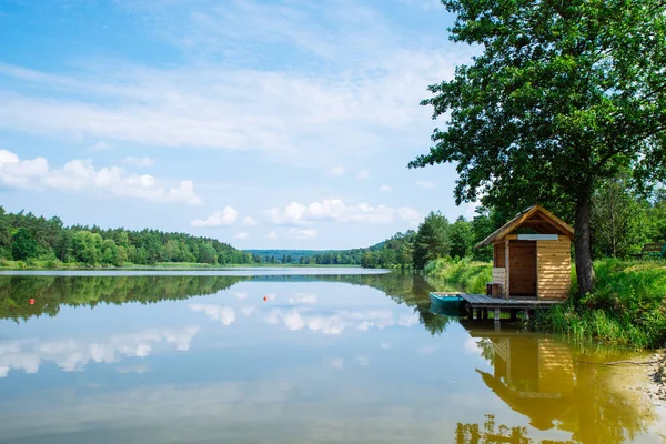 göl güneşli bir gün. defne watcher belgesi ile kimse plaj. Yaz saati