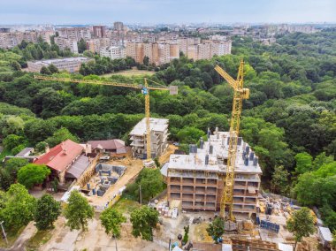 İnşaat alanında hava görünümünü. yüksek katlı bina kalkınma. Şehir Manzaralı