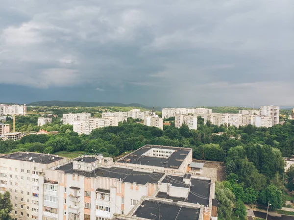 Похмура Погода Над Містом Йде Дощ Копіювання Простору — стокове фото