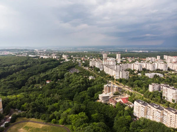 Похмура Погода Над Містом Йде Дощ Копіювання Простору — стокове фото