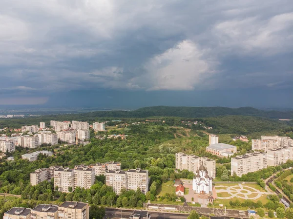 Похмура Погода Над Містом Йде Дощ Копіювання Простору — стокове фото