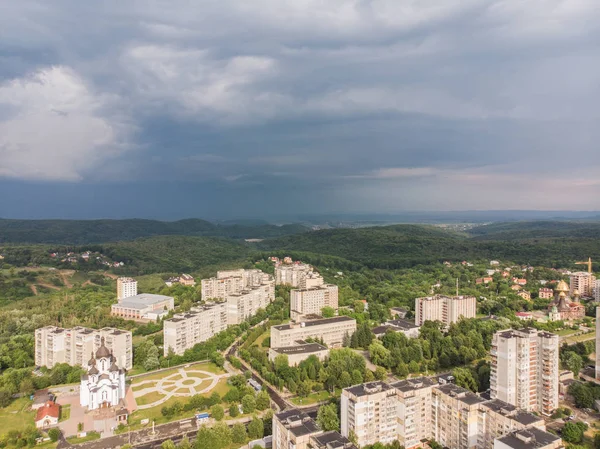 Похмура Погода Над Містом Йде Дощ Копіювання Простору — стокове фото